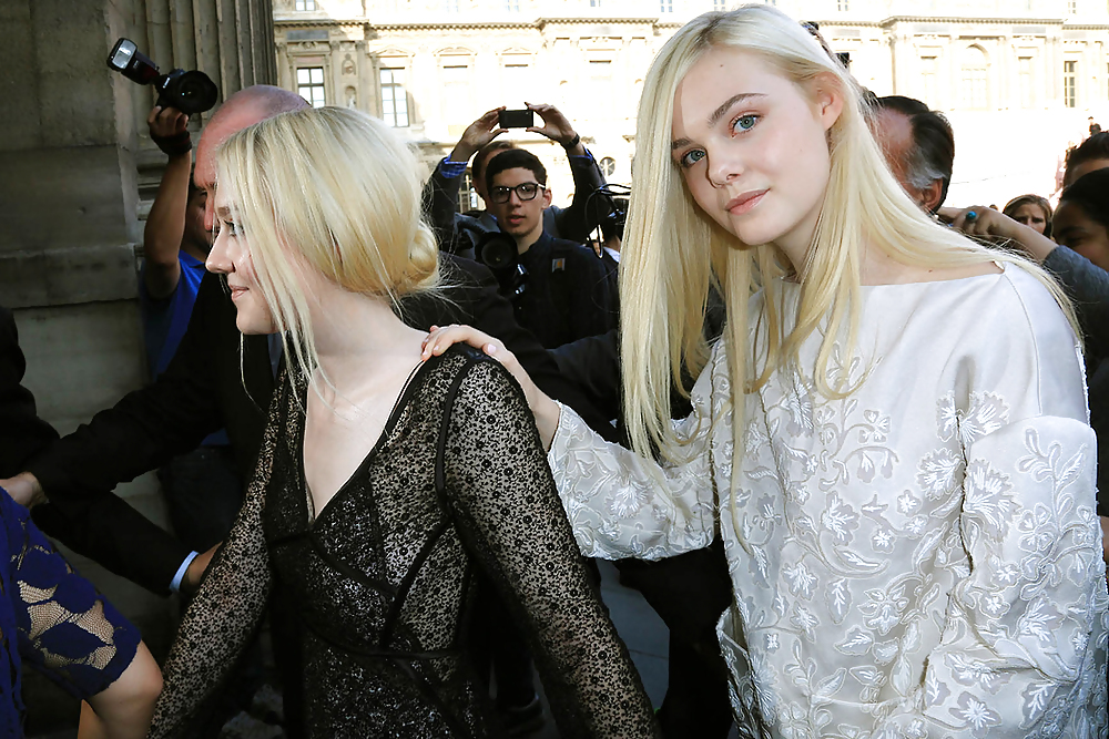 Dakota e elle fanning a Parigi, 2 ottobre 2013
 #22263581