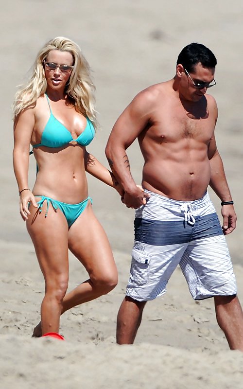 Jenny McCarthy looking nice in a Bikini #6127909