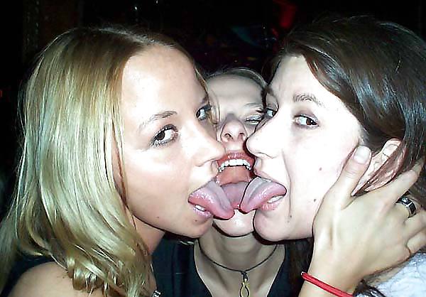 Girl Kissing girl 01 #3712305