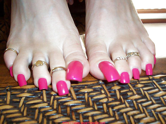 Paula Lima 's sexy long toe nails #15946352
