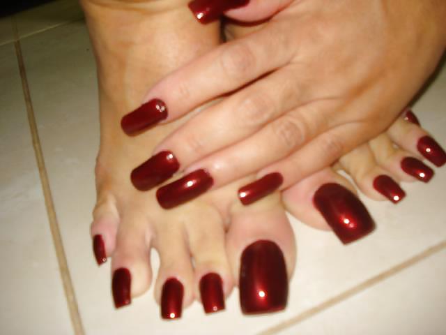 Paula lima 's sexy long toe nails
 #15946381