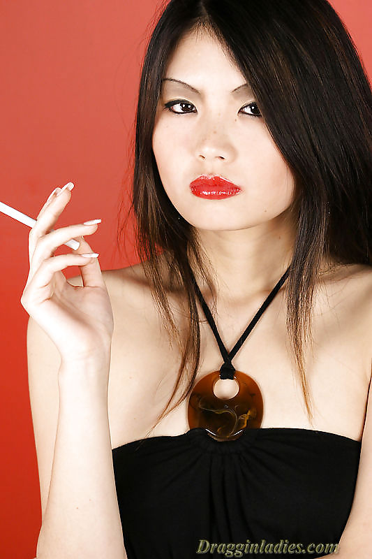 Lily 2- fumando fetiche en dragginladies
 #5710803