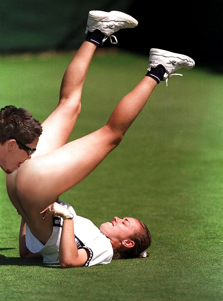 Donne di tennis nude sul campo falso
 #5149208