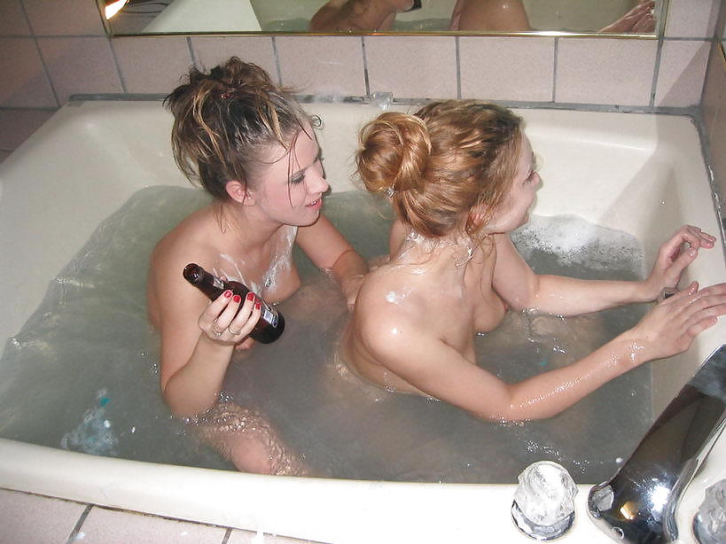 BATHING LESBIANS #758643