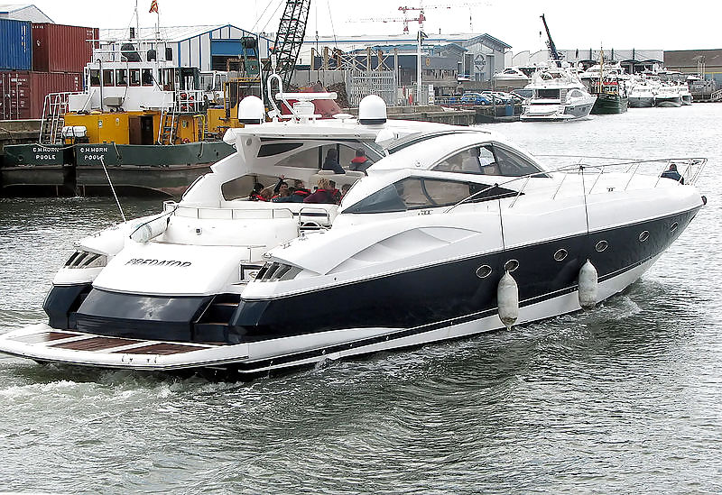 Sunseeker predator motoryacht nel porto di Poole
 #24351