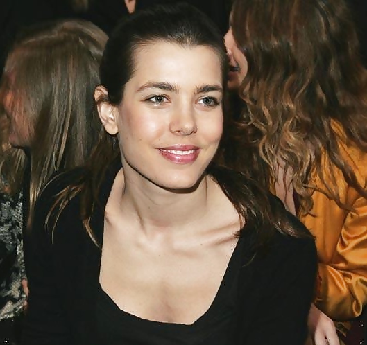 Charlotte casiraghi
 #19220034