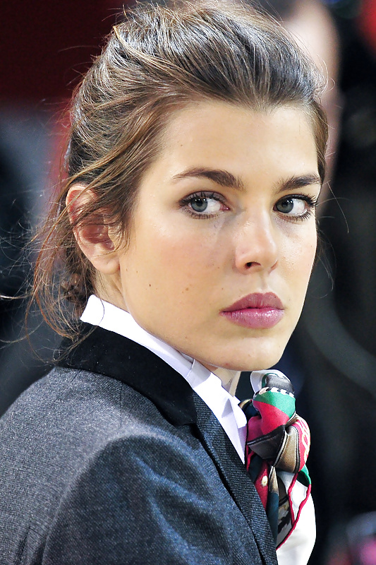 Charlotte casiraghi
 #19220095