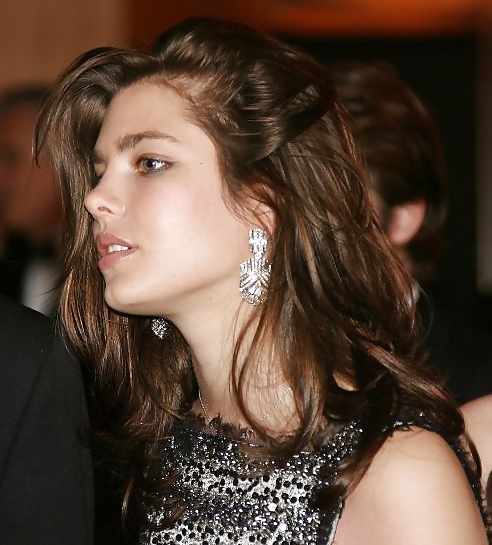 Charlotte casiraghi
 #19220159