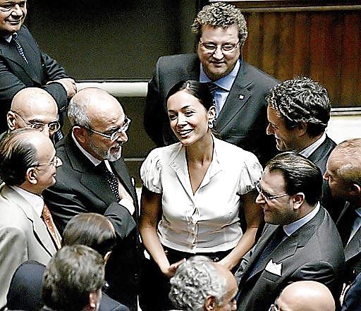 Mara carfagna italiana puta morena y ministro
 #794377