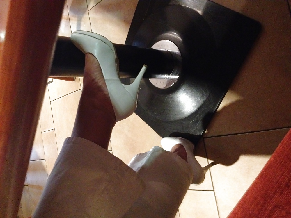 Deutsch Geile Schlampe Frau - High Heels Nicht Zu Hause #17182425