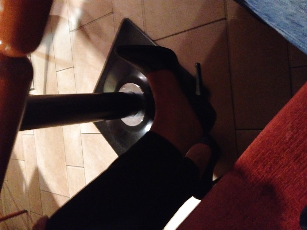 Deutsch Geile Schlampe Frau - High Heels Nicht Zu Hause #17182444
