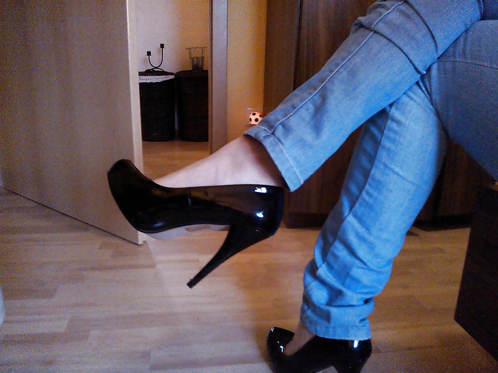 Deutsch Geile Schlampe Frau - High Heels Nicht Zu Hause #17182639
