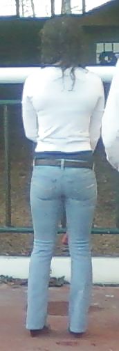 Grandes culos en jeans ajustados # 3
 #13722584