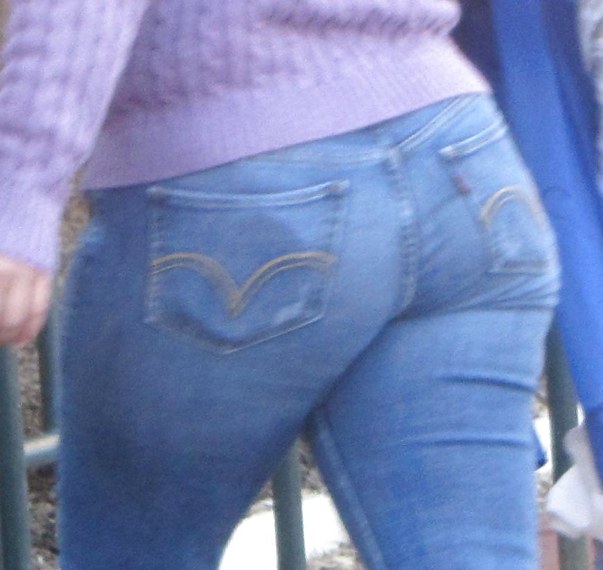 Grandes culos en jeans ajustados # 3
 #13722691