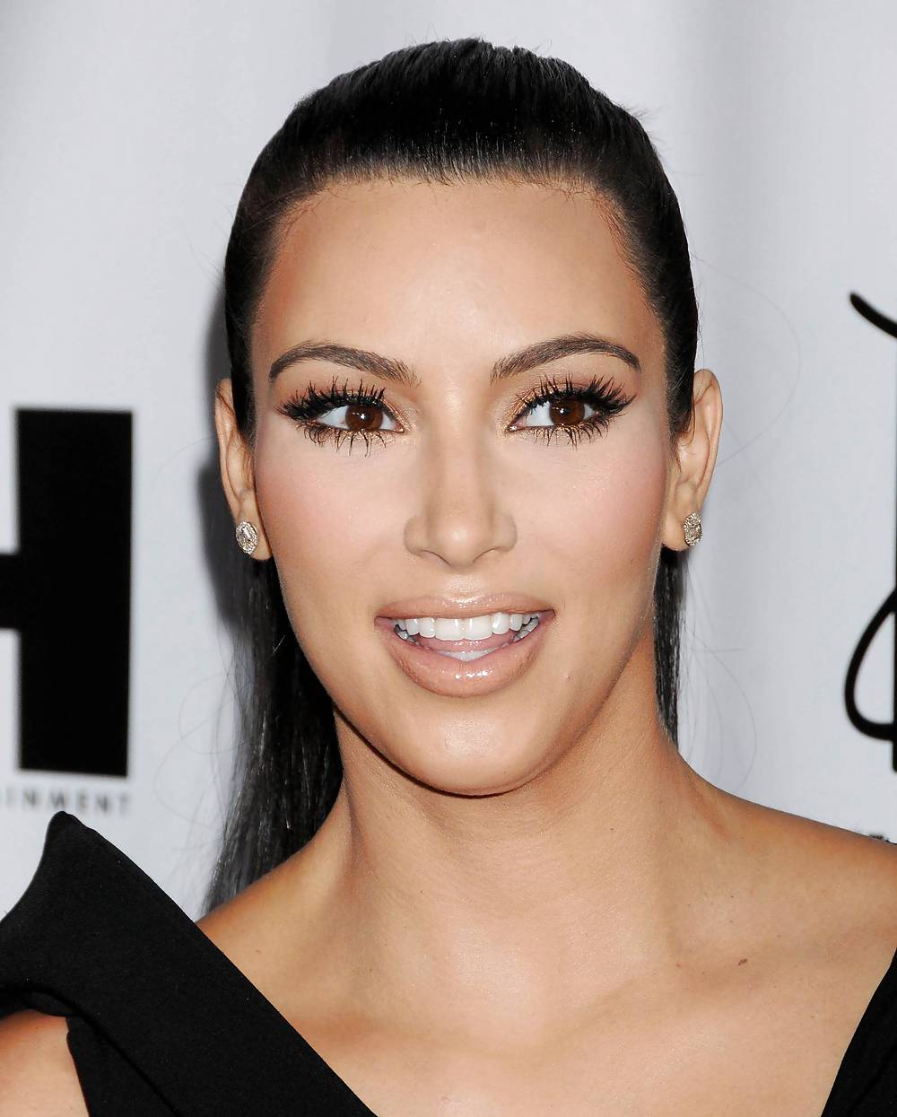 Kim Kardashian Worlds Most Beautiful Magazine in Hollywood #5099416