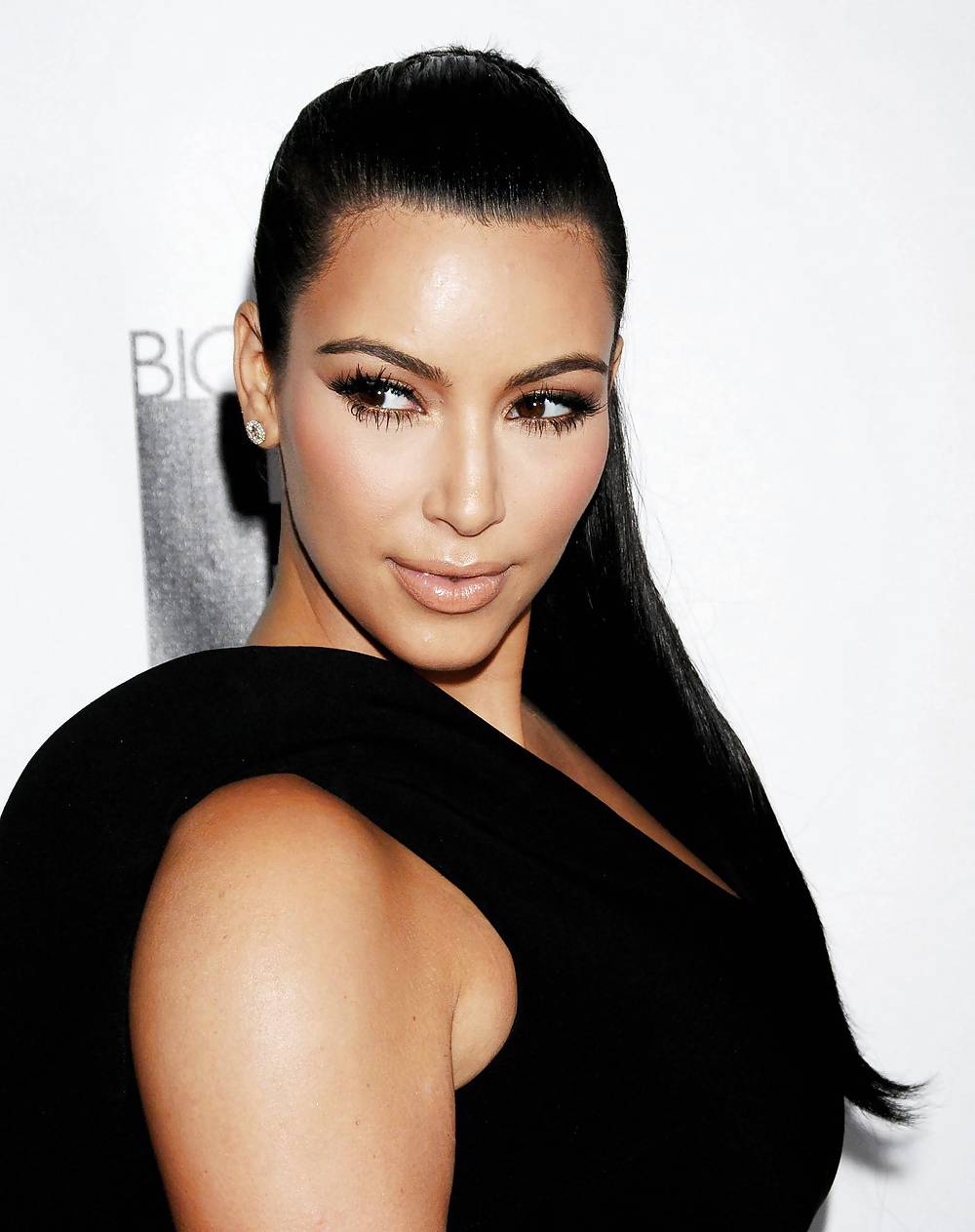 Kim Kardashian Worlds Most Beautiful Magazine in Hollywood #5099420