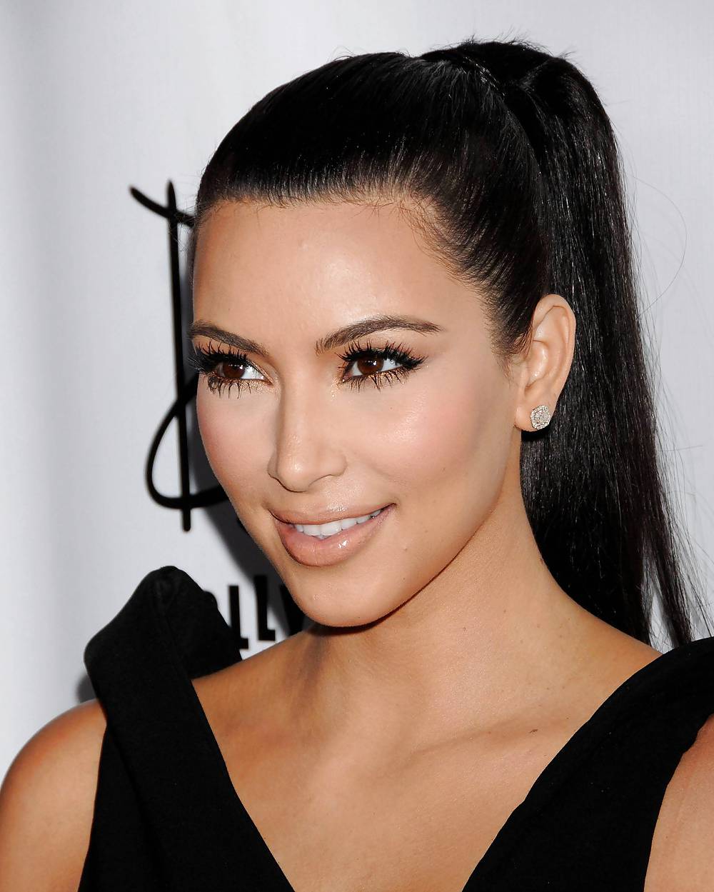 Kim Kardashian Worlds Most Beautiful Magazine in Hollywood #5099444