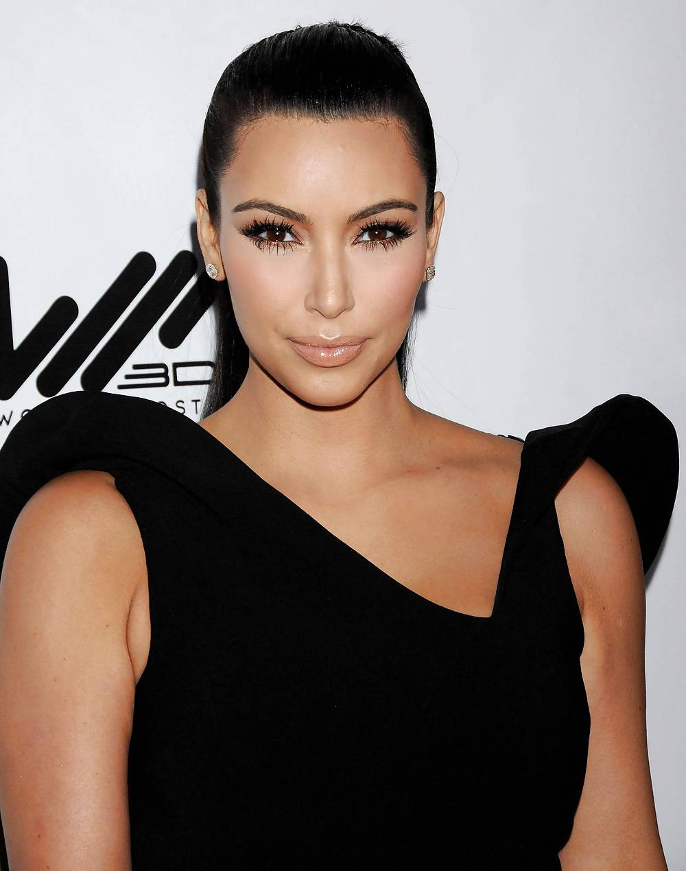 Kim Kardashian Worlds Most Beautiful Magazine in Hollywood #5099591