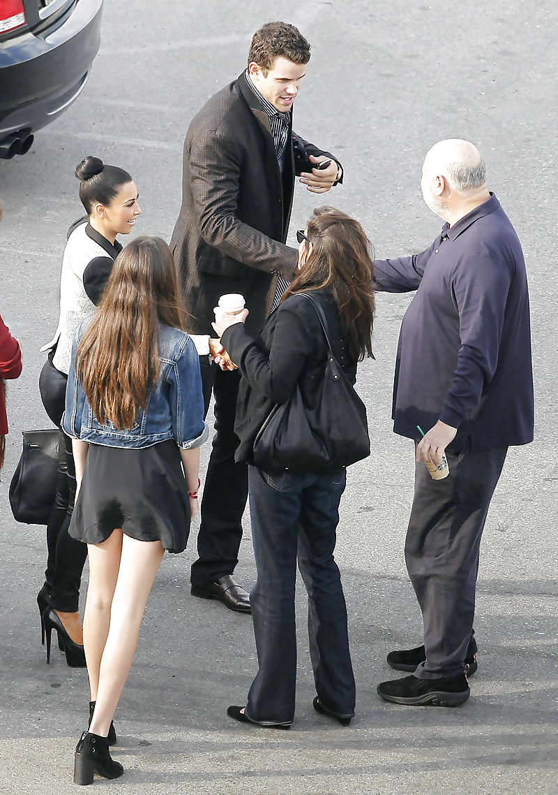 Kim kardashian backstage en dwts gran culo disparos
 #8099175