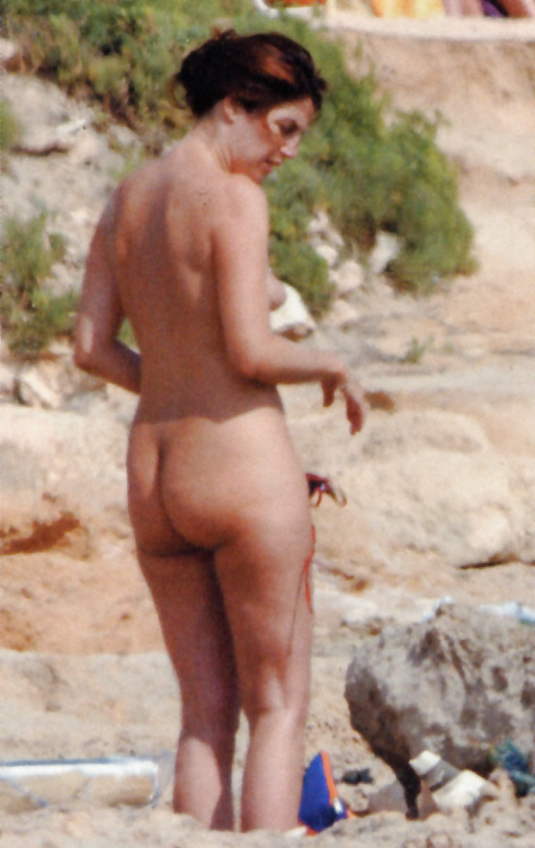 Sveva Sagramola (italian journalist) naked on the seaside 
