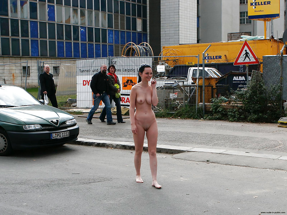 Desnudo en público parte 1
 #3599618