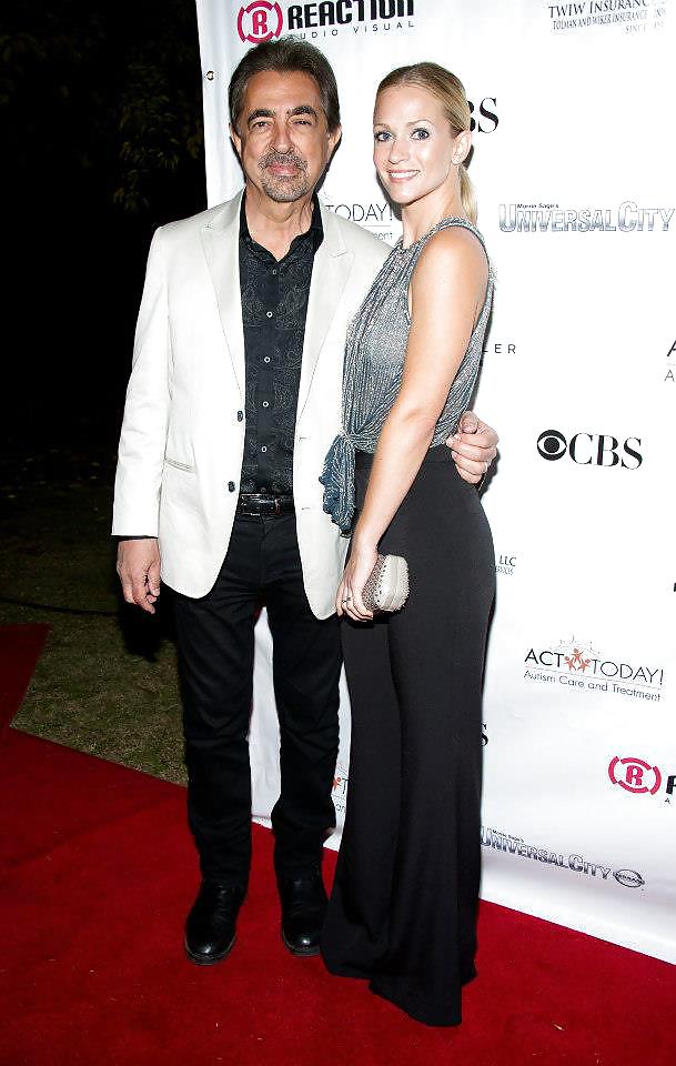 AJ Cook is a heart breaker and a hardon maker. #16150140