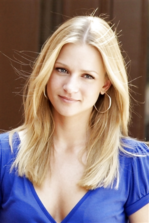 AJ Cook is a heart breaker and a hardon maker. #16150291