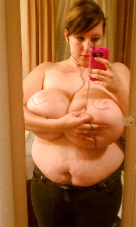 BBW and the mirror #11108282