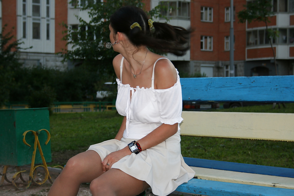ロシア人女性のスカートの中の写真
 #10963083