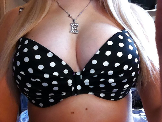 Frau Ihre Verkaufs-BH Auf Dem Netz #18388883