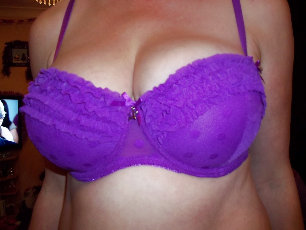 Frau Ihre Verkaufs-BH Auf Dem Netz #18388991