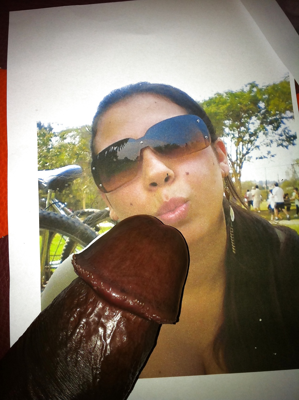 Tender Splashing her glasses