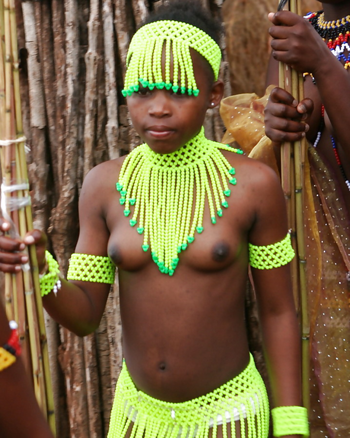 Die Schönheit Afrikas Traditionellen Stammes Mädchen #17808175
