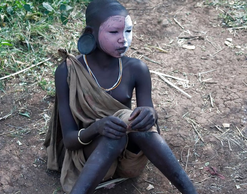 アフリカの伝統的な部族の女の子の美しさ
 #17808207