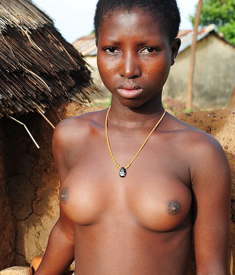 アフリカの伝統的な部族の女の子の美しさ
 #17808222