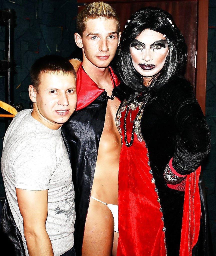 Travestis y travestis 07.03.2013
 #15225830