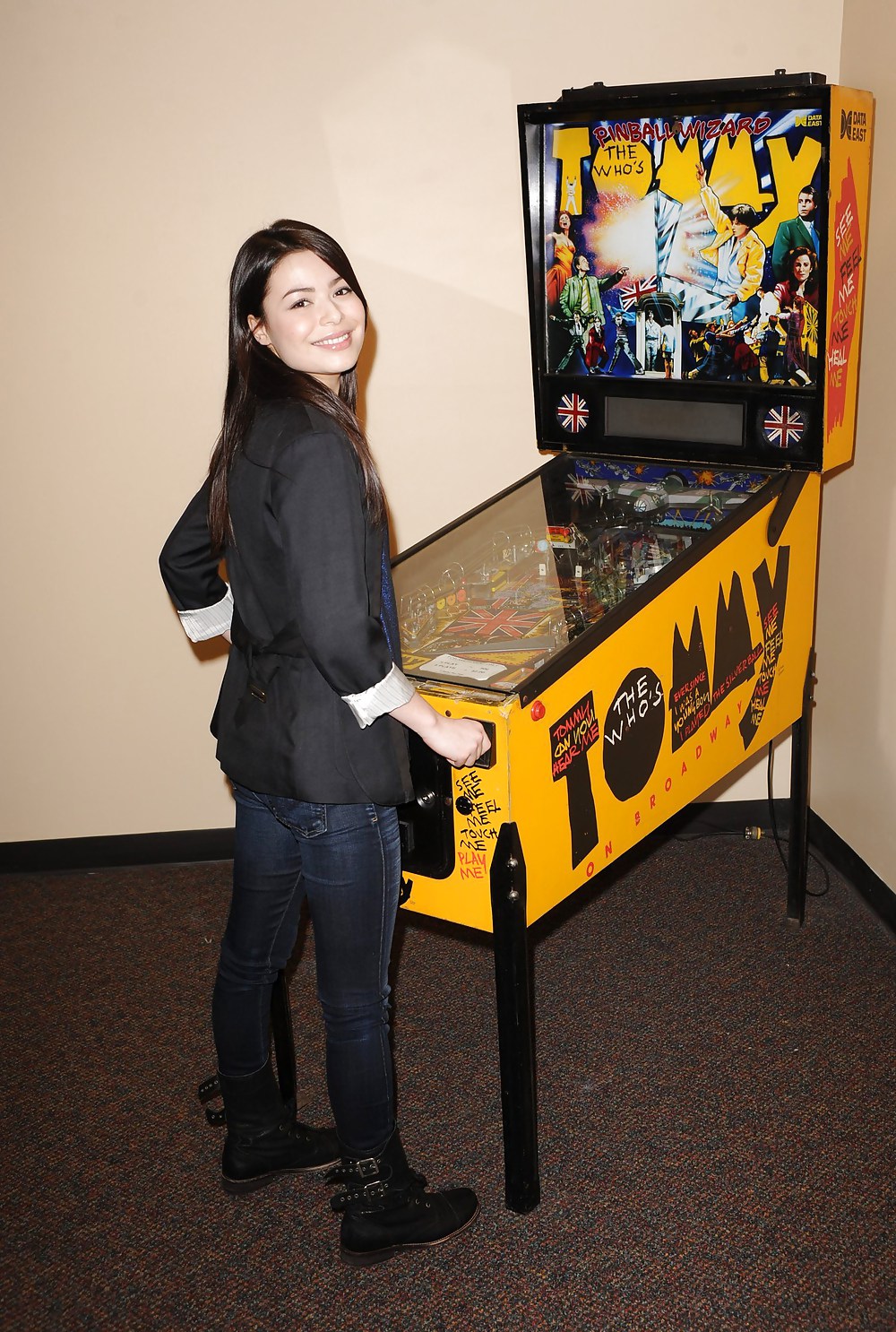 Miranda cosgrove
 #9323476