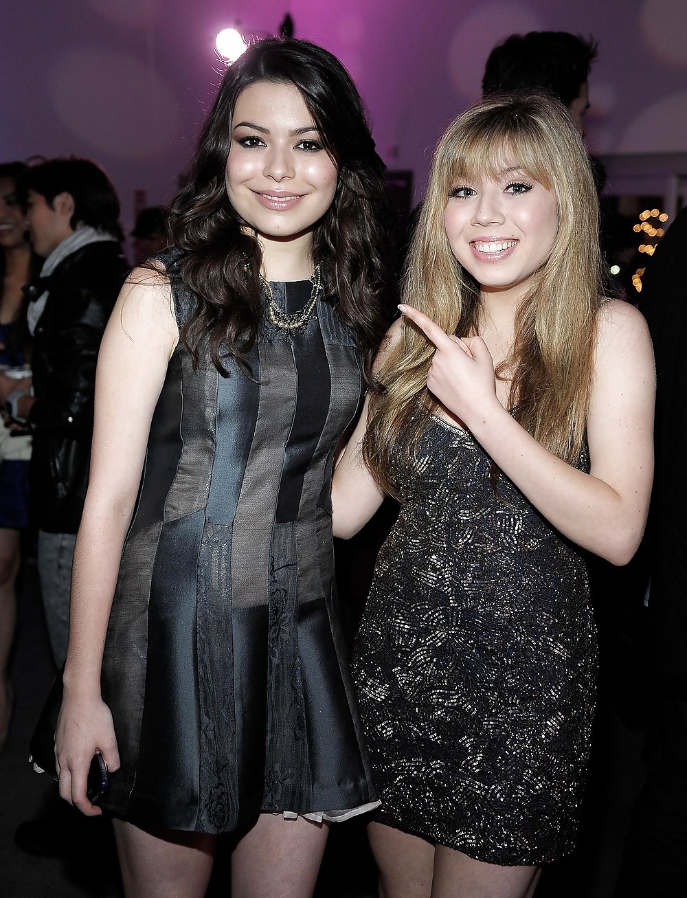 Miranda cosgrove
 #9323542