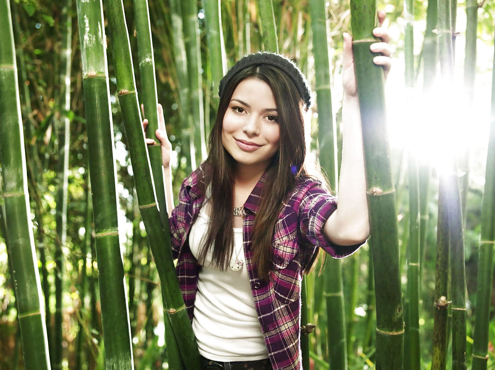 Miranda Cosgrove #9323825