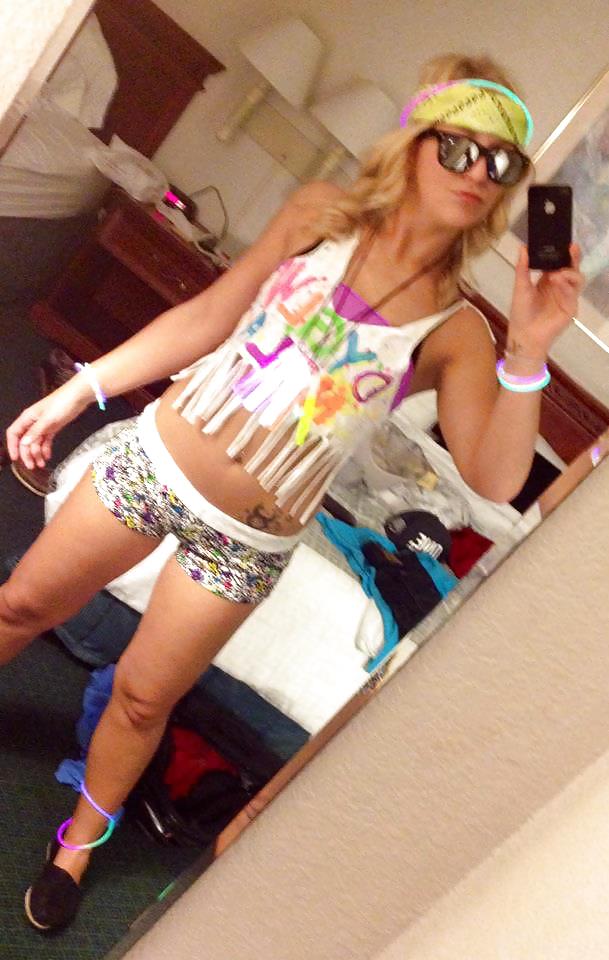 Fb Hotties Smokin  #9351340