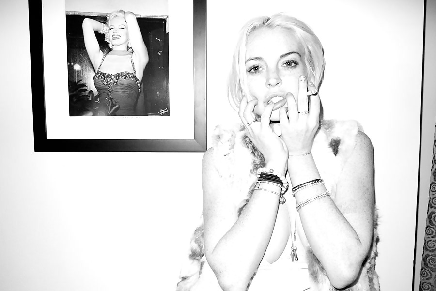 Lindsay Lohan ... Dark And White ... Yet again #10021041