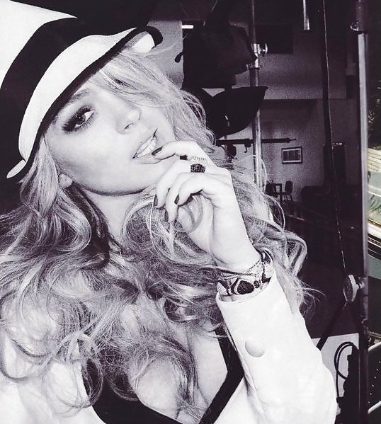 Lindsay Lohan ... Dark And White ... Yet again #10021066