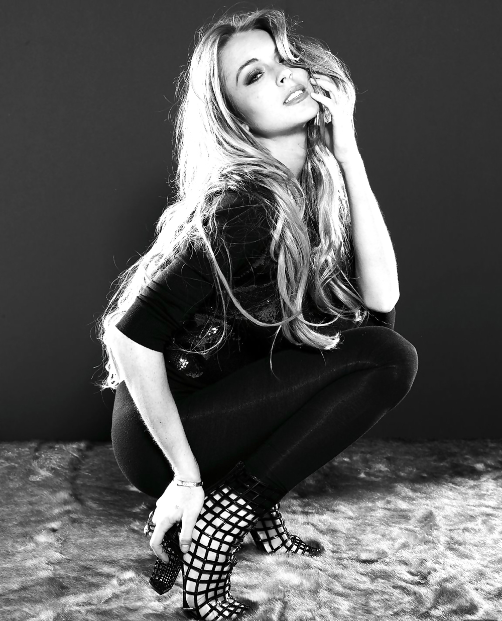 Lindsay Lohan ... Dark And White ... Yet again #10021294