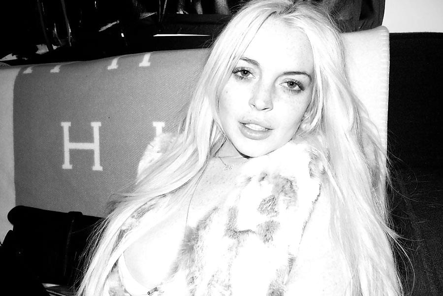 Lindsay Lohan ... Dark And White ... Yet again #10021334