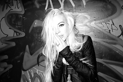 Lindsay Lohan ... Dark And White ... Yet again #10021344