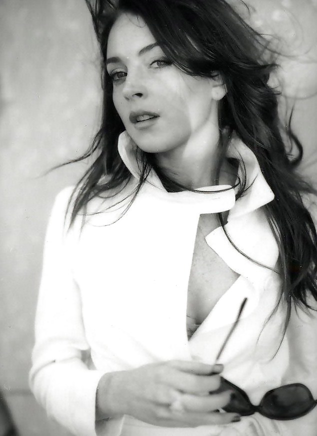 Lindsay Lohan ... Dark And White ... Yet again #10021365
