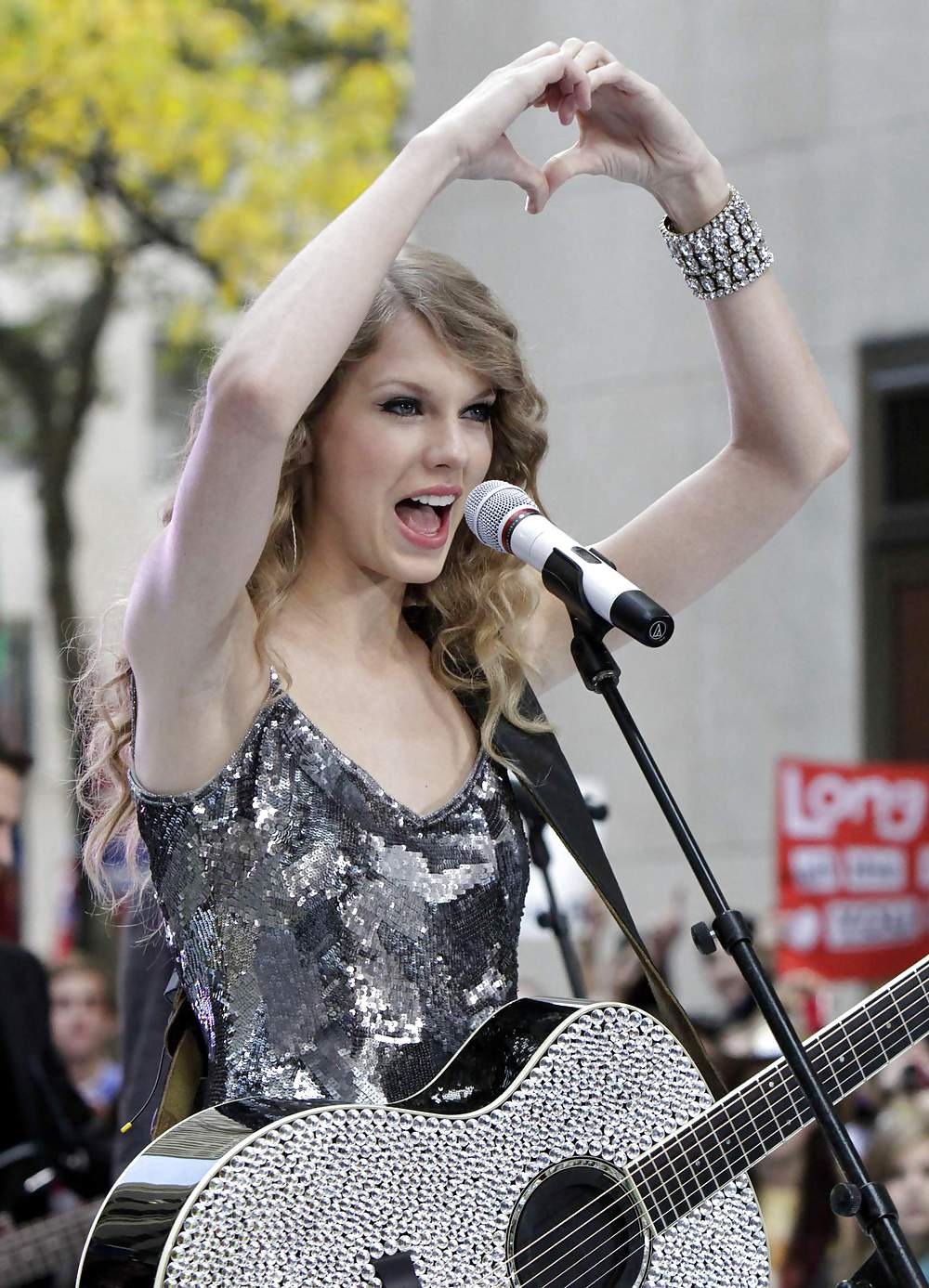 Taylor Swift Armpit #18934869