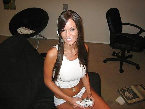 Chaude Petite Fille Amateur Brune Avec Un Beau Cul #307650