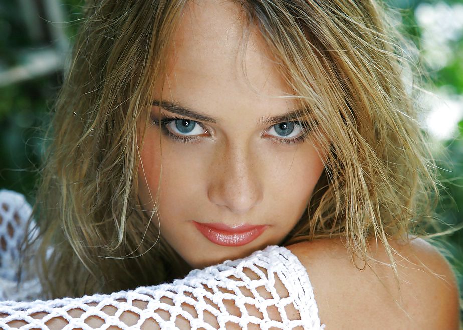 Moshe Loves The Seduction In Their Eyes #8402709