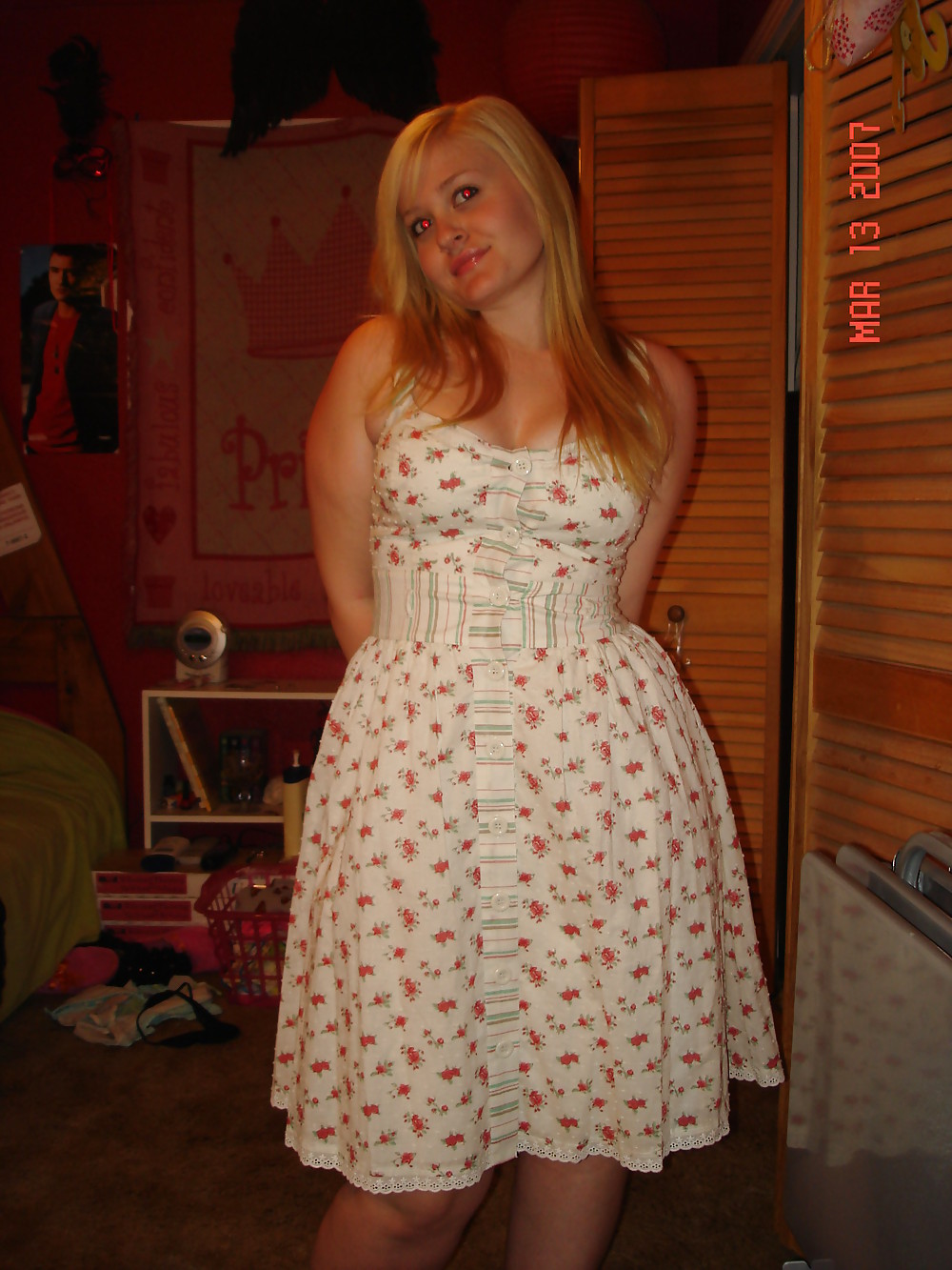 Rubia con curvas
 #12561371